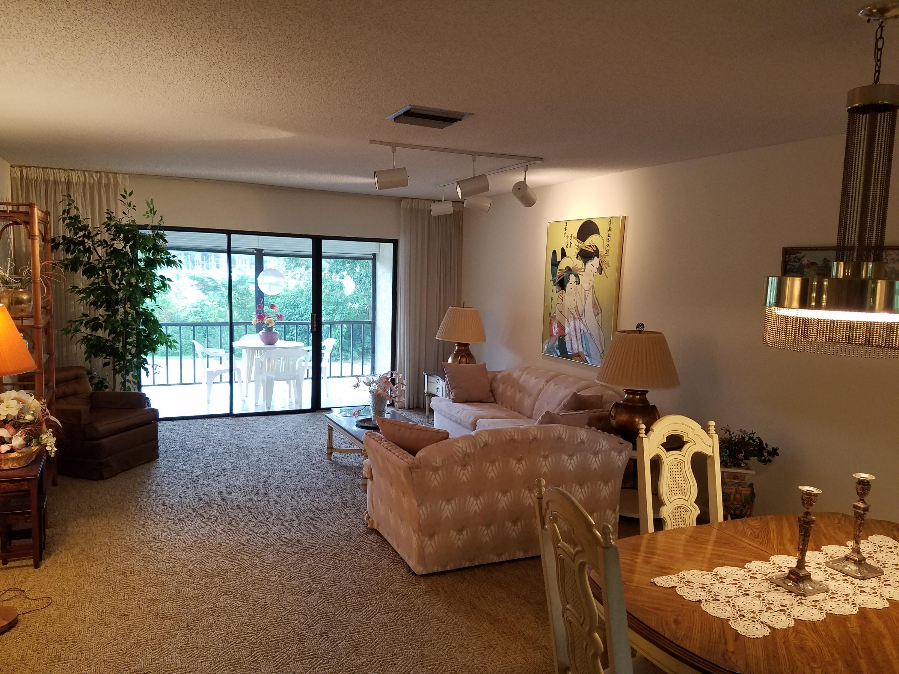 21217 Lago Circle, Unit 6H Boca Raton, FL 33433 - Photo 3 of 12 Dining