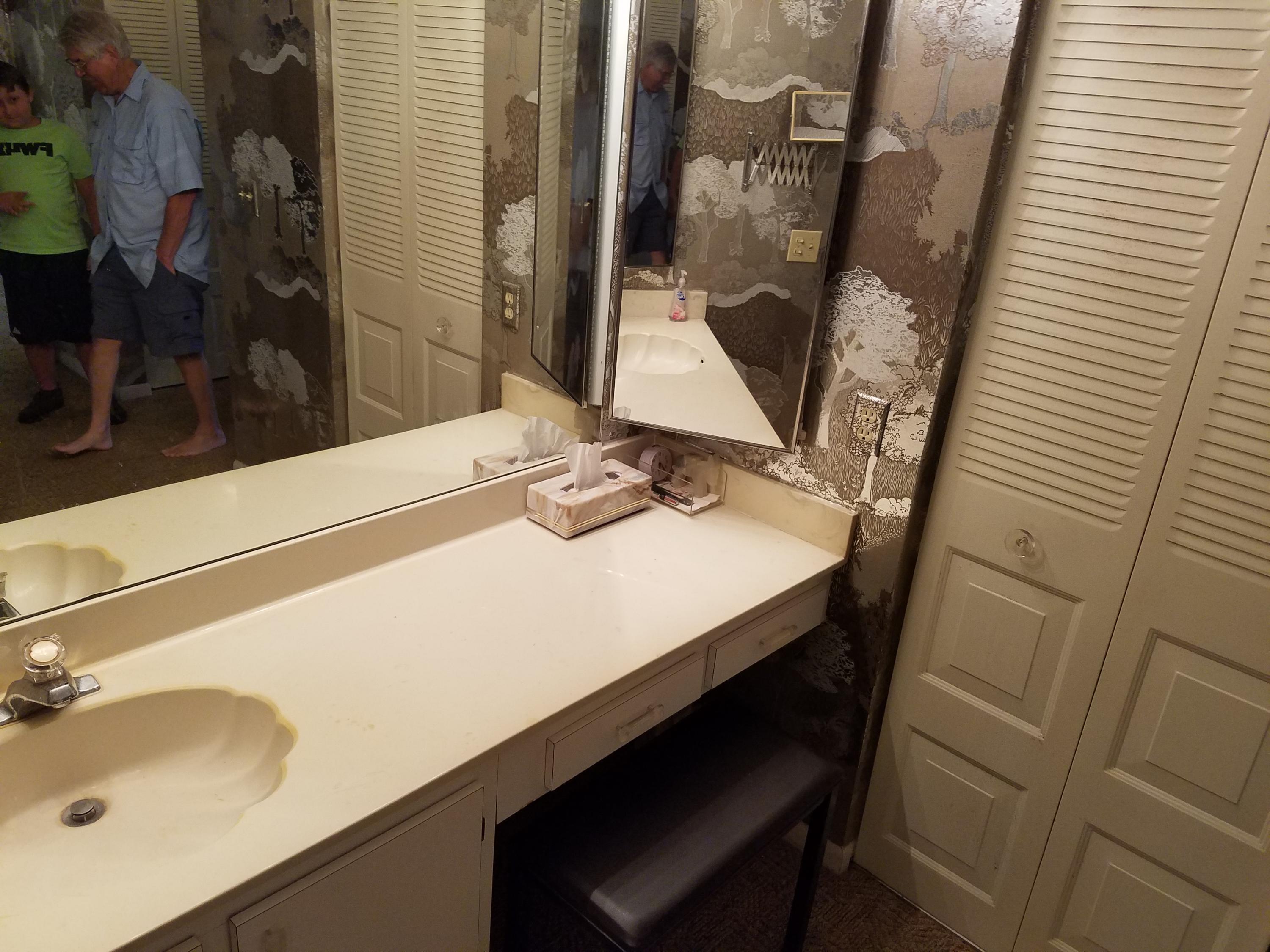 21217 Lago Circle, Unit 6H Boca Raton, FL 33433 - Photo 10 of 12 Master Bath