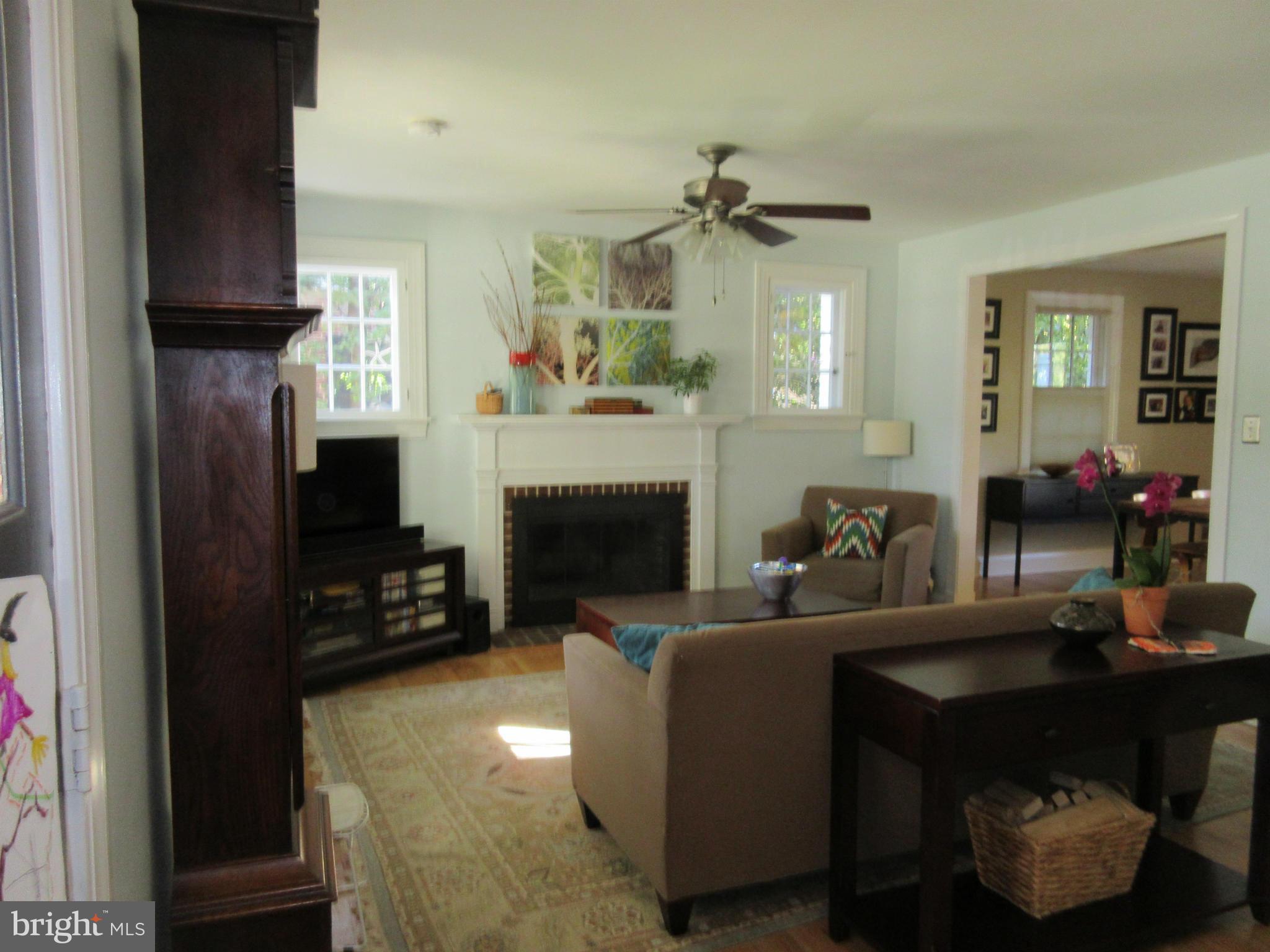 706 Regester Avenue Baltimore, MD 21212 - Photo 6 of 30 Living Room