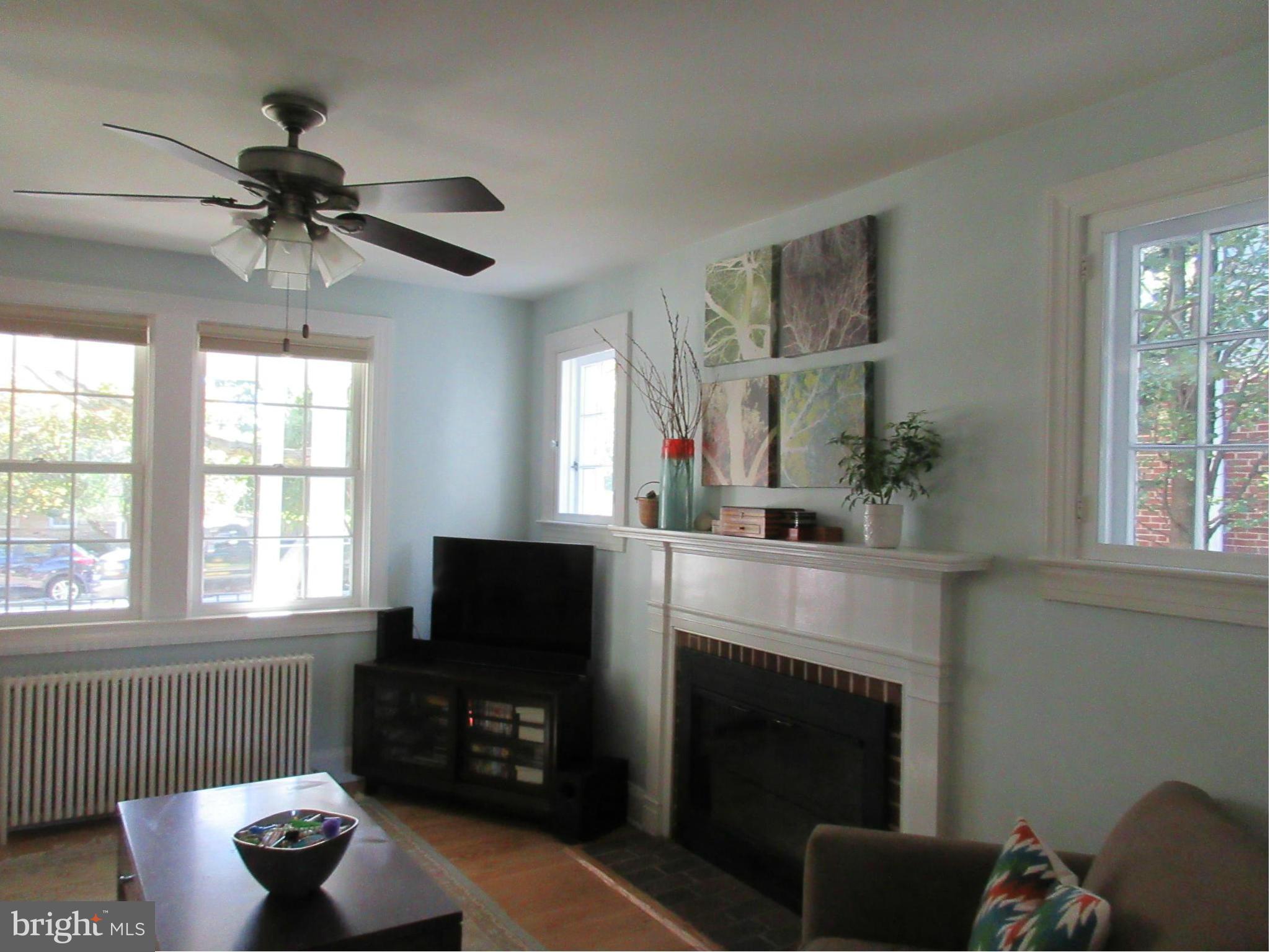 706 Regester Avenue Baltimore, MD 21212 - Photo 7 of 30 Living Room