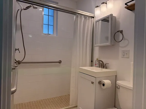 $3,500 | 172 Auburn Street, Unit 2, Cambridge, MA 02139