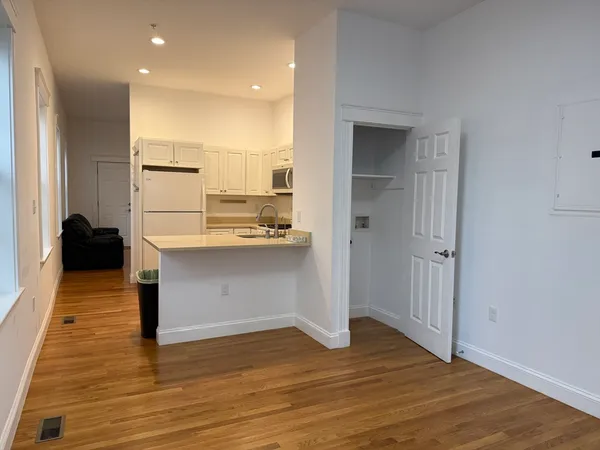 $3,500 | 172 Auburn Street, Unit 2, Cambridge, MA 02139