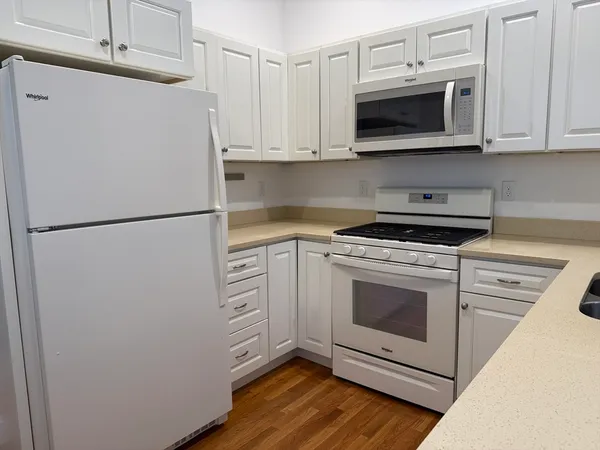 $3,500 | 172 Auburn Street, Unit 2, Cambridge, MA 02139