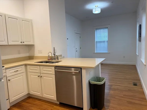 $3,500 | 172 Auburn Street, Unit 2, Cambridge, MA 02139
