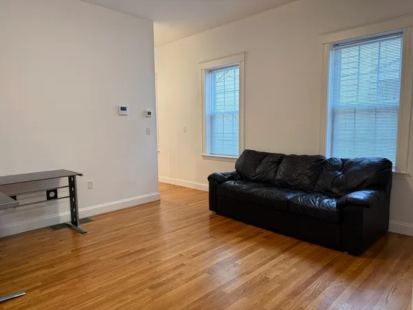 $3,500 | 172 Auburn Street, Unit 2, Cambridge, MA 02139