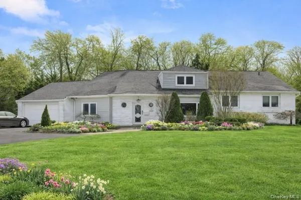 $1,295,000 | 890 Thompson Drive, Bay Shore, NY 11706