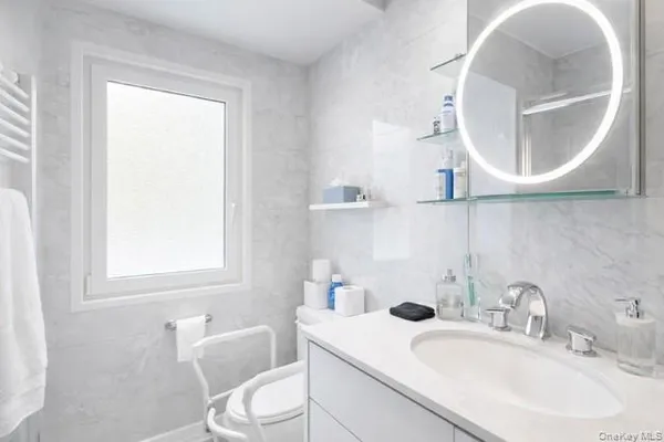 $1,295,000 | 890 Thompson Drive, Bay Shore, NY 11706