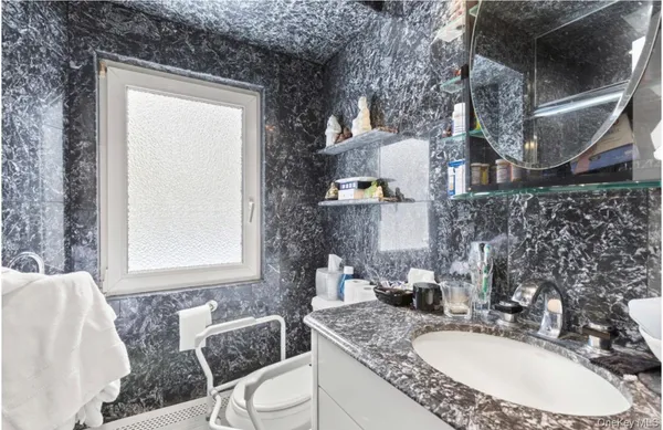 $1,295,000 | 890 Thompson Drive, Bay Shore, NY 11706