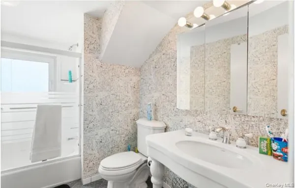 $1,295,000 | 890 Thompson Drive, Bay Shore, NY 11706