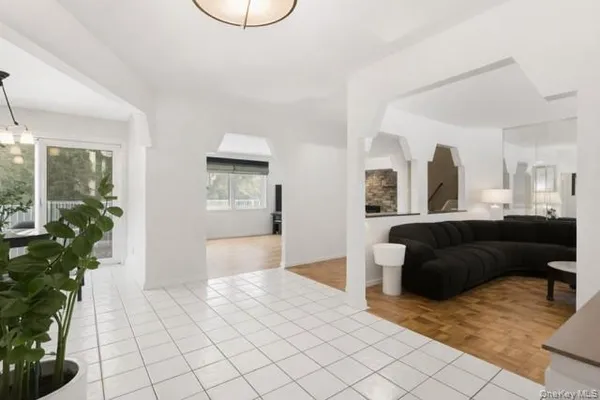 $1,295,000 | 890 Thompson Drive, Bay Shore, NY 11706