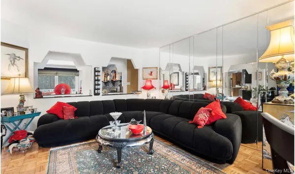 $1,295,000 | 890 Thompson Drive, Bay Shore, NY 11706