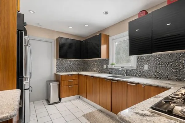 $1,295,000 | 890 Thompson Drive, Bay Shore, NY 11706