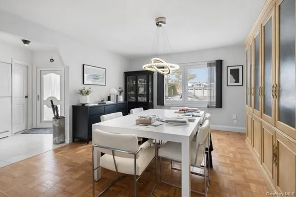 $1,295,000 | 890 Thompson Drive, Bay Shore, NY 11706