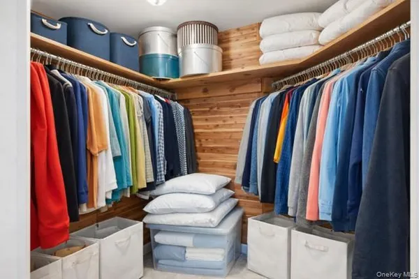 $1,295,000 | 890 Thompson Drive, Bay Shore, NY 11706