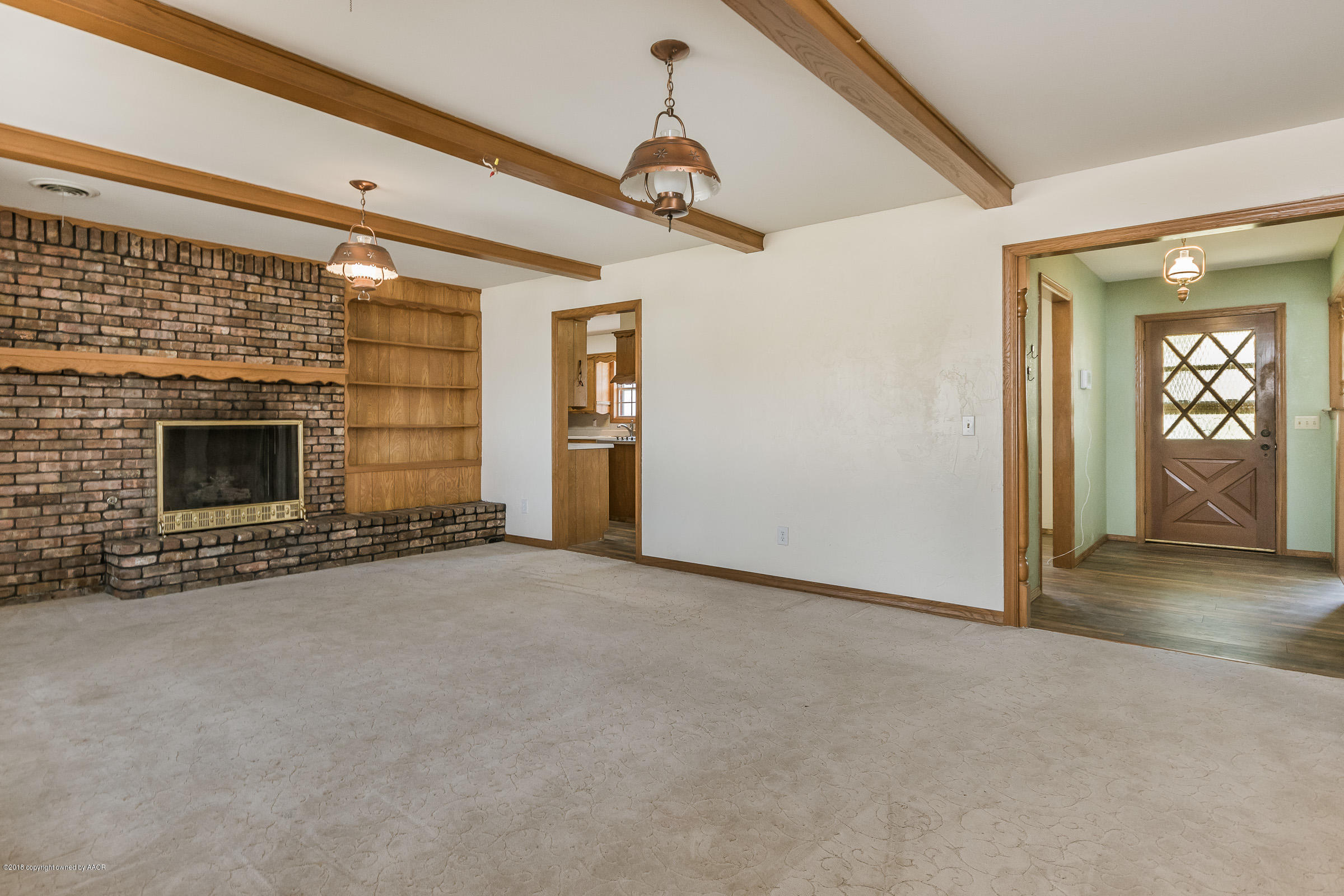 6212 Elmhurst Road Amarillo, TX 79106 - Photo 5 of 33 Living Room_-2