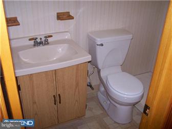 925 Grant Road Folcroft, PA 19032 - Photo 12 of 12 Bathroom