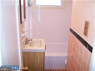 925 Grant Road Folcroft, PA 19032 - Photo 8 of 12 Bathroom