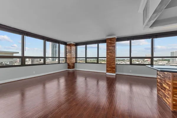$1,900 | 5150 Hidalgo Street, Unit 806, Houston, TX 77056