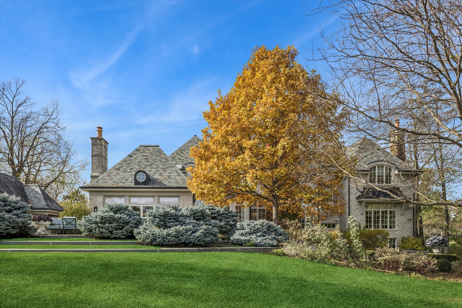 2450 Persimmon Drive St. Charles, IL 60174 - Photo 103 of 111 a front view of a house with a garden