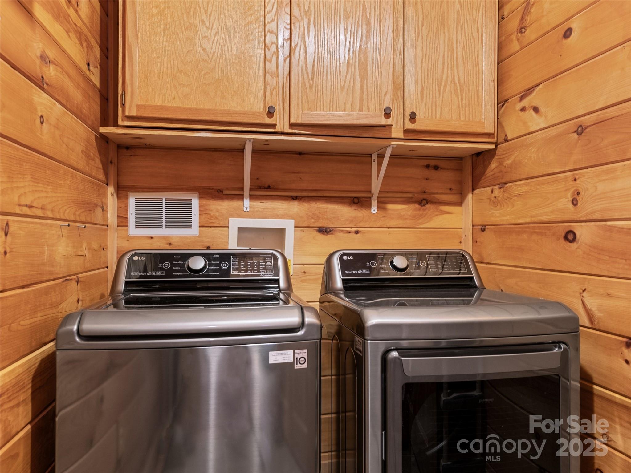36 Wonder View Point Waynesville, NC 28785 - Photo 20 of 40 a stove top oven sitting inside of a kitchen