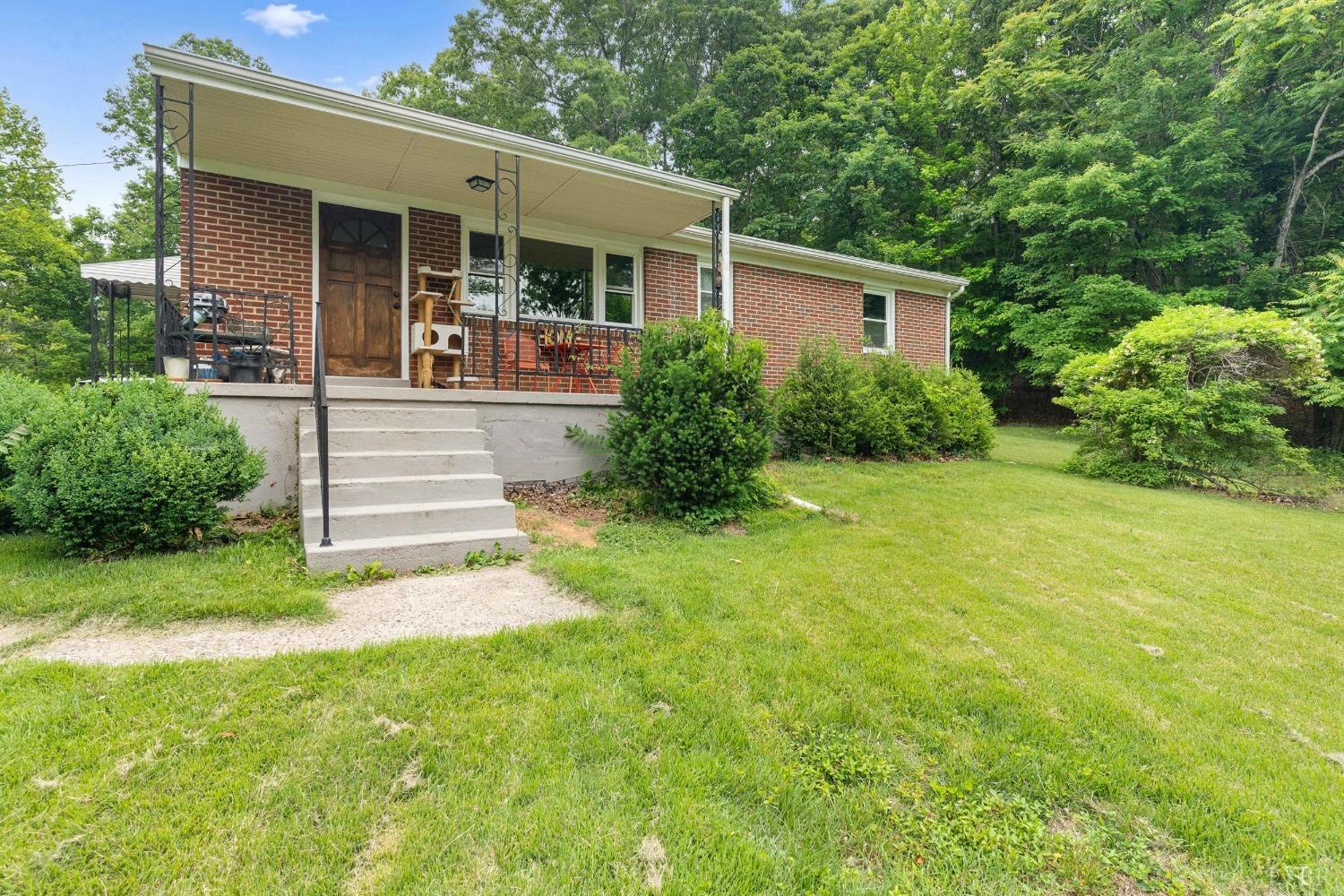 a view of a house with backyard and porch