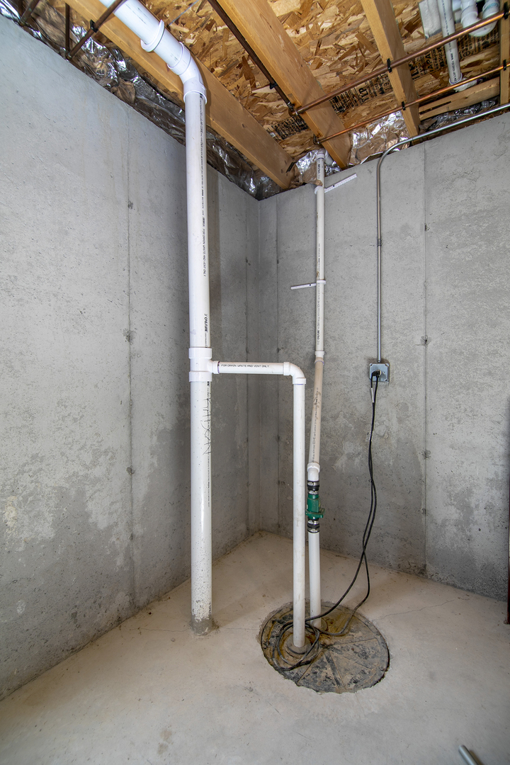 489 Cardinal Drive Manteno, IL 60950 - Photo 29 of 38 a bathroom with a shower