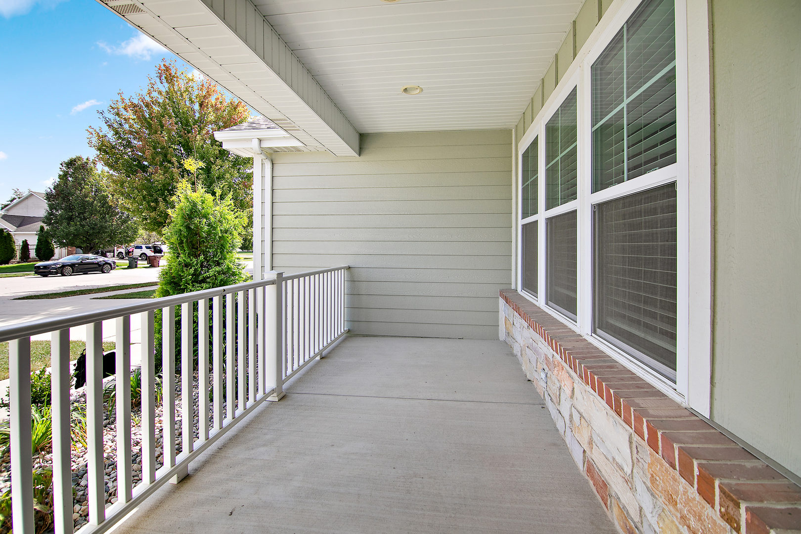 489 Cardinal Drive Manteno, IL 60950 - Photo 3 of 38 a view of a balcony