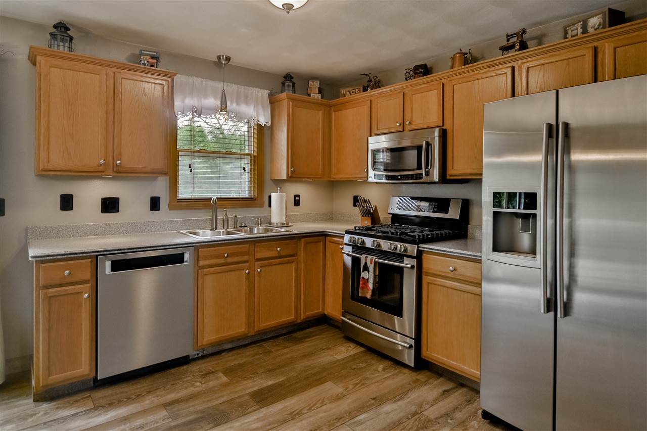 693 Bayfield Road Rockton, IL 61073 - Photo 8 of 26 a kitchen with stainless steel appliances a refrigerator sink and microwave