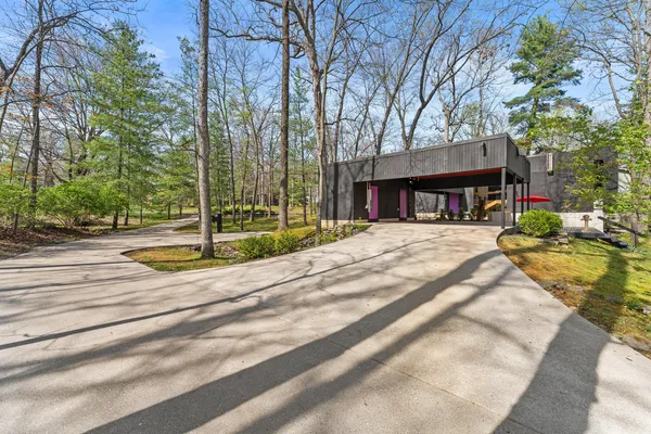 $350,000 | 23 Wildwood Drive, Mount Vernon, IL 62864