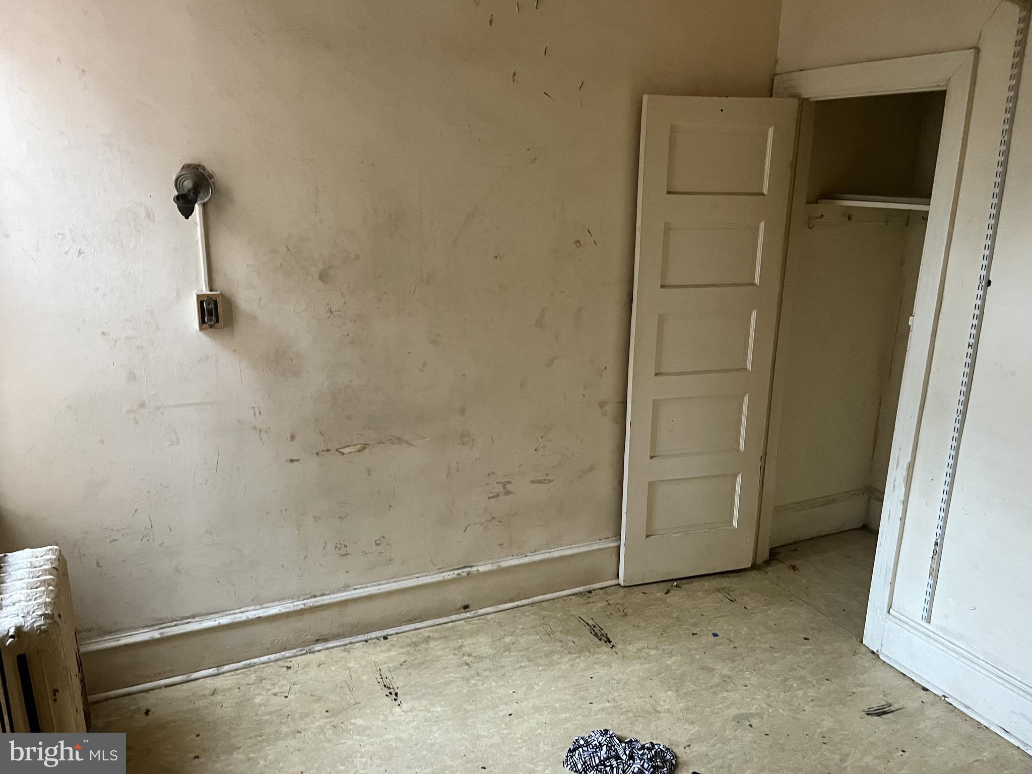 2736 North 24th Street Philadelphia, PA 19132 - Photo 2 of 14 a view of shower