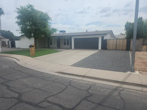 $2,600 | 2267 East Caballero Circle, Mesa, AZ 85213