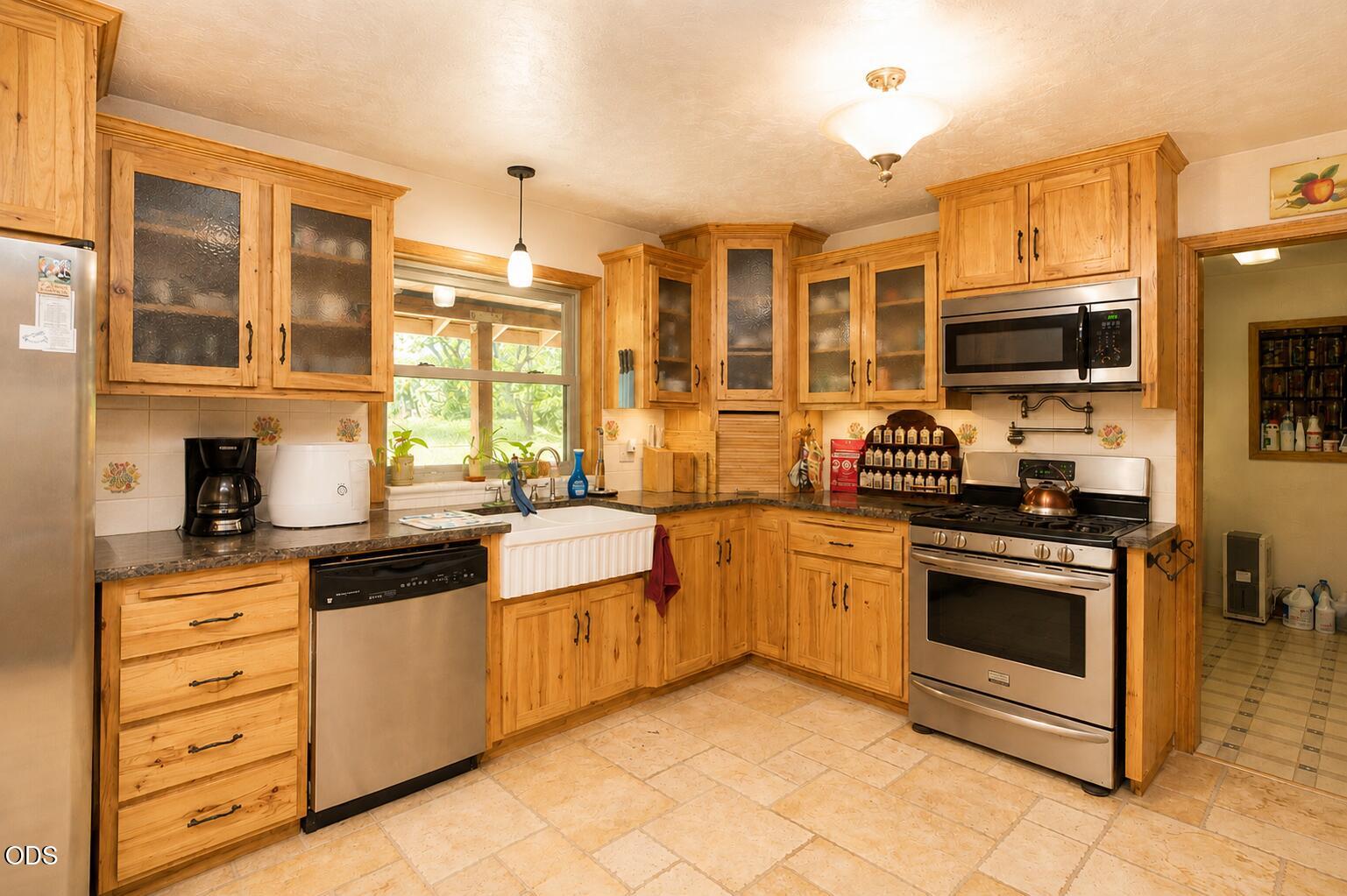 1160 Crow Road Merlin, OR 97532 - Photo 15 of 45 Gallery Image 15