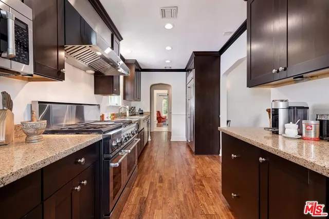 $2,195,000 | 829 South Mullen Avenue, Los Angeles, CA 90005