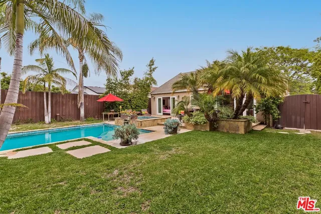 $2,195,000 | 829 South Mullen Avenue, Los Angeles, CA 90005