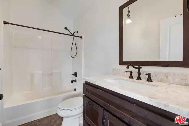 $2,195,000 | 829 South Mullen Avenue, Los Angeles, CA 90005