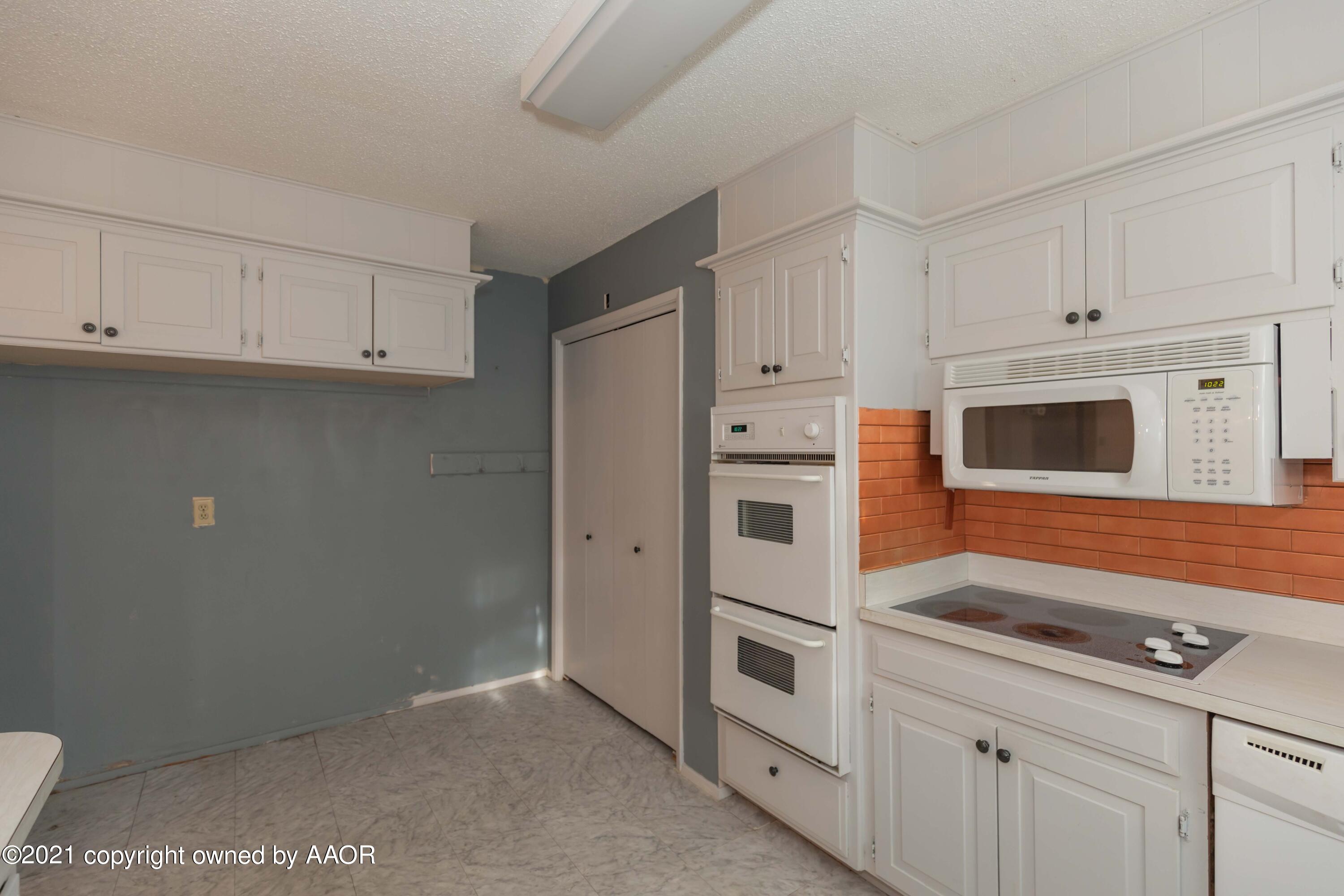 5103 Shield Drive Amarillo, TX 79110 - Photo 11 of 35 KITCHEN VIEW 4