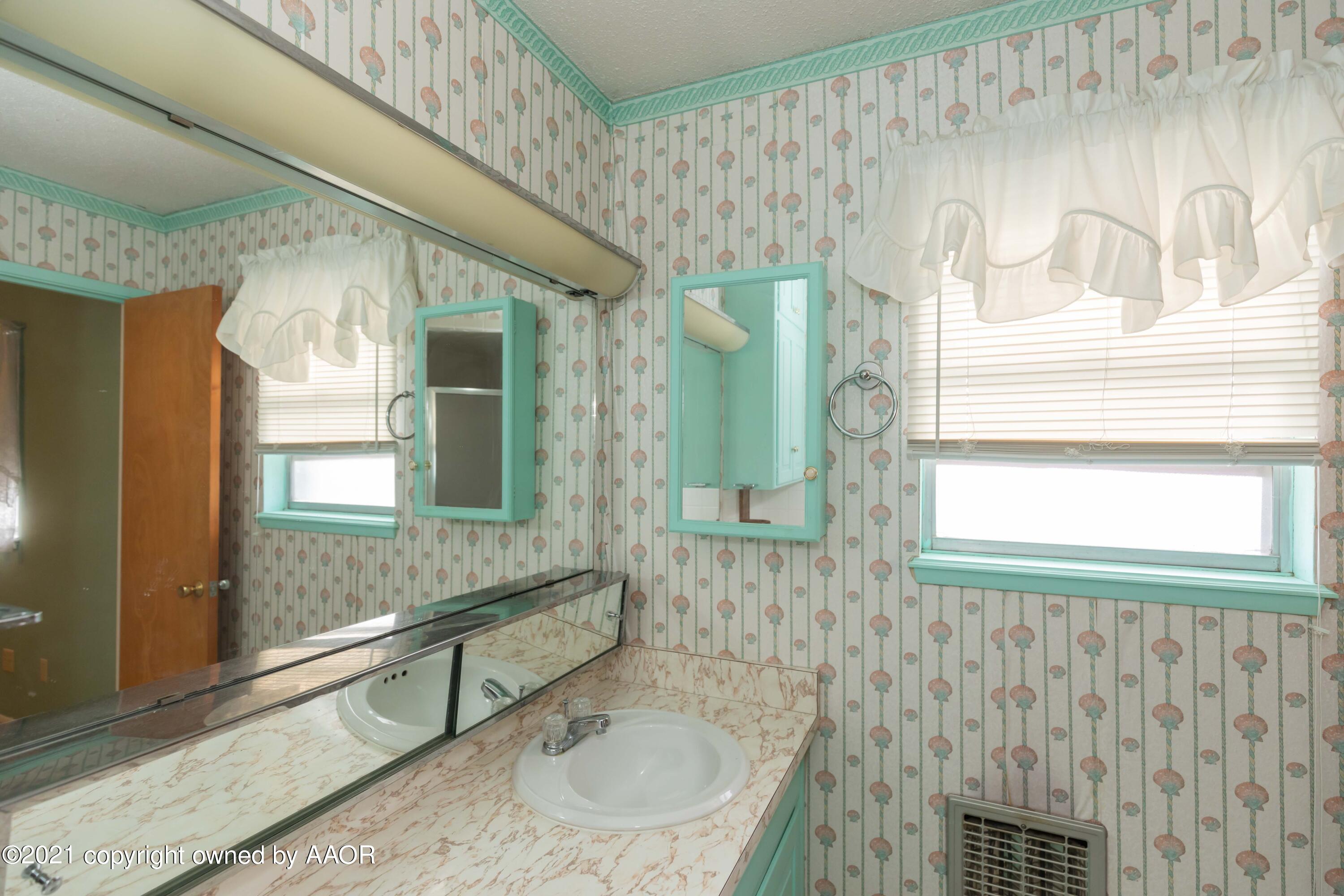 5103 Shield Drive Amarillo, TX 79110 - Photo 23 of 35 MASTER BATH VIEW 2