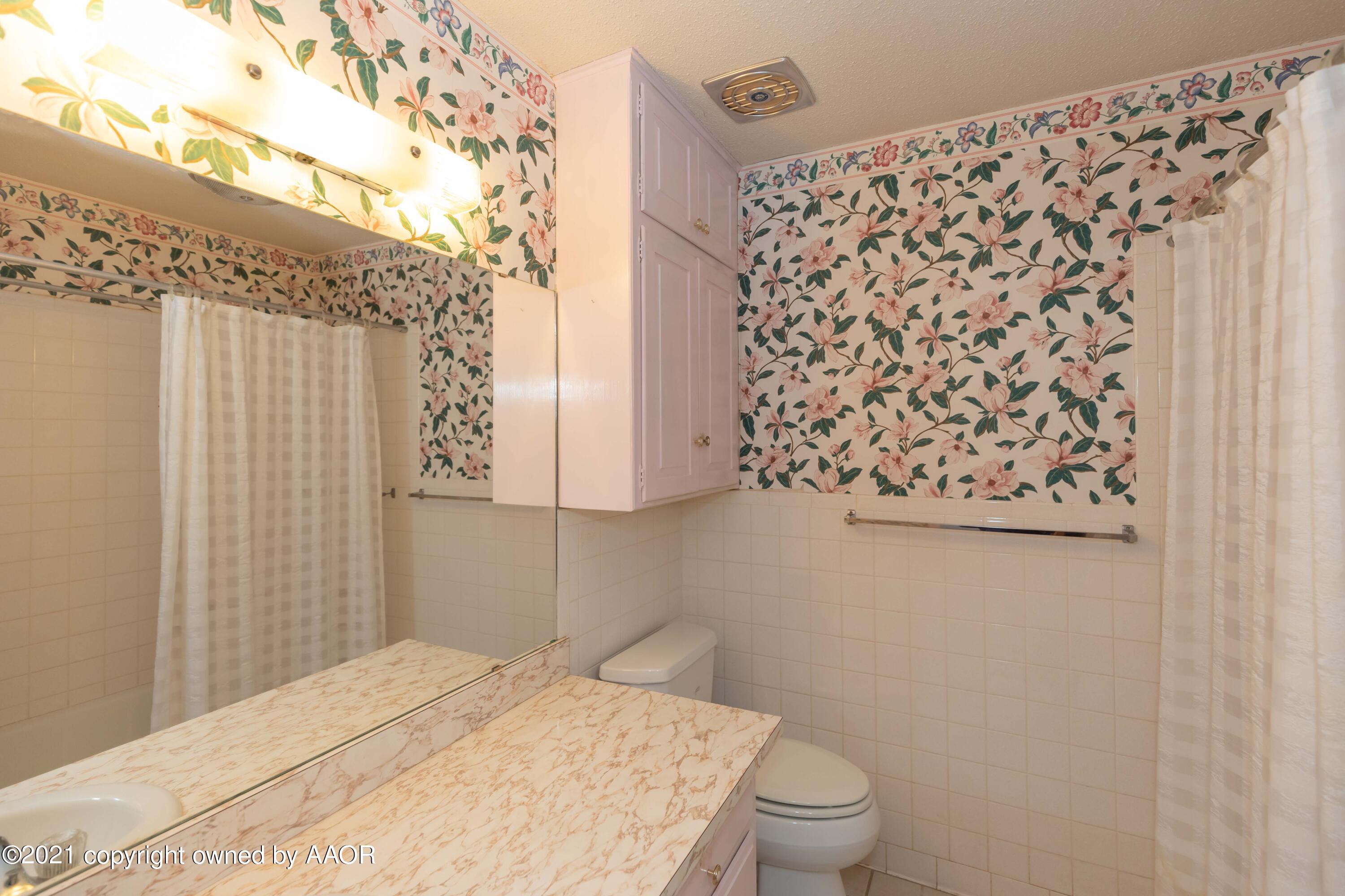 5103 Shield Drive Amarillo, TX 79110 - Photo 28 of 35 BATHROOM 2 VIEW 1