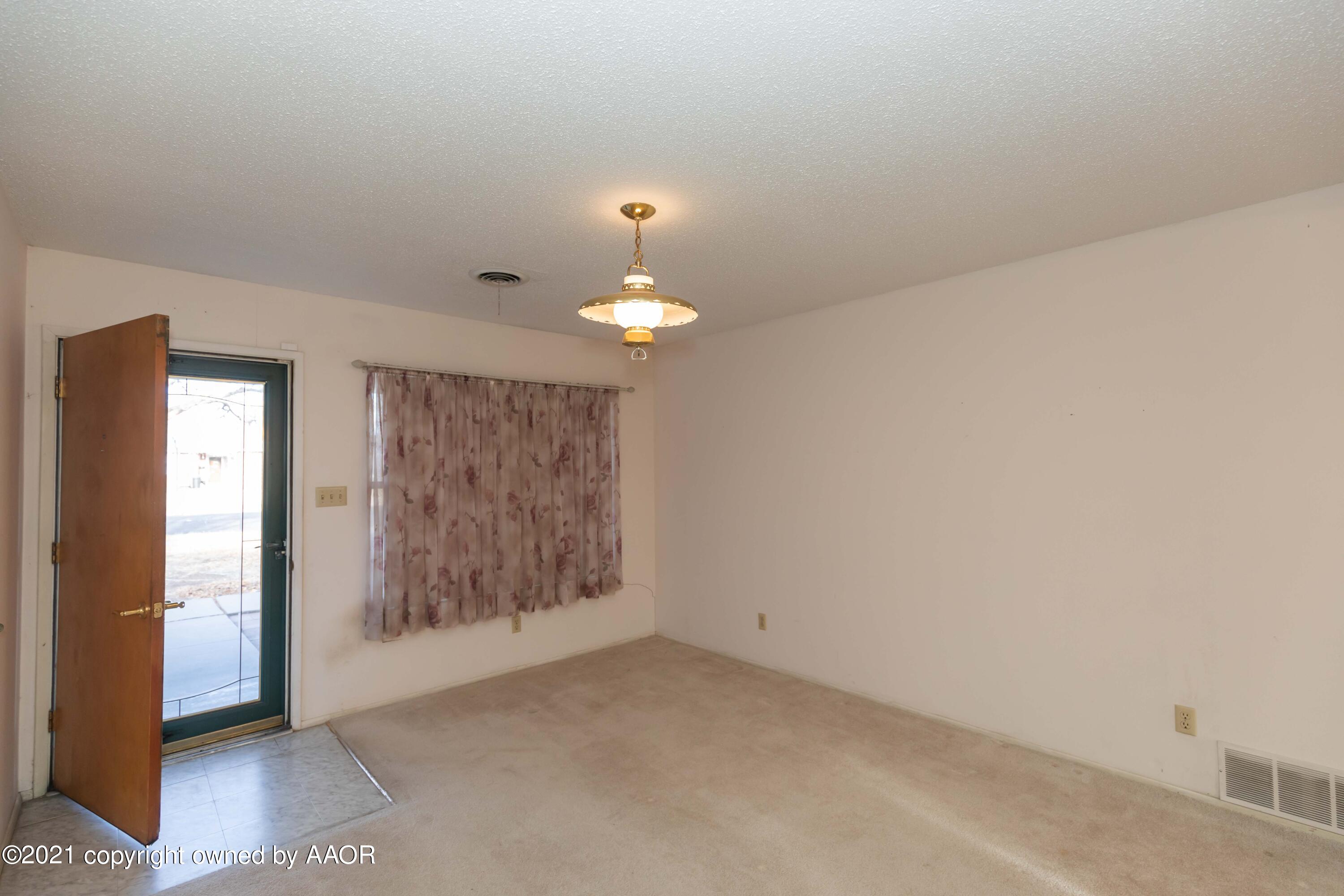 5103 Shield Drive Amarillo, TX 79110 - Photo 5 of 35 LIVING ROOM VIEW 1
