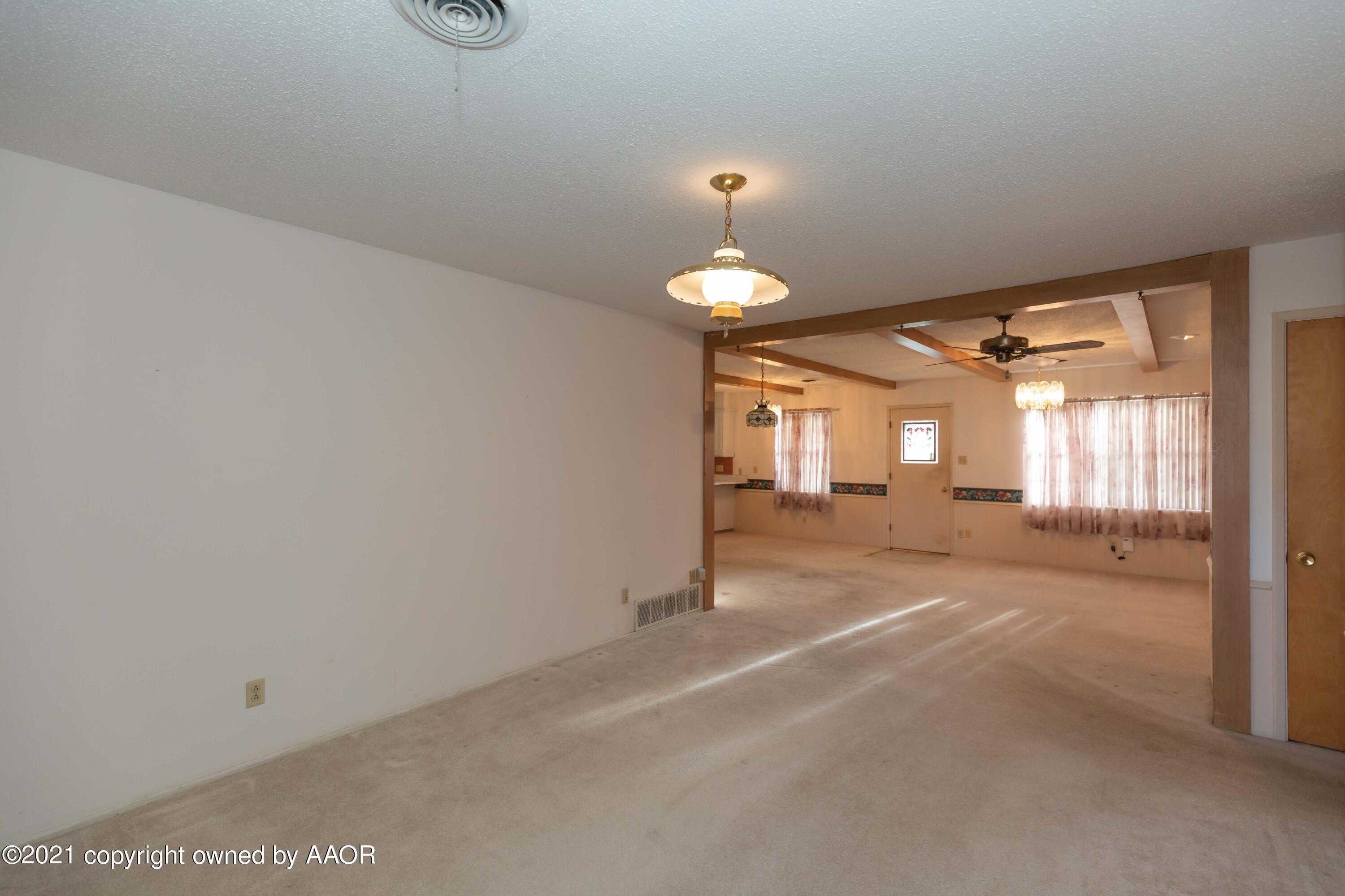 5103 Shield Drive Amarillo, TX 79110 - Photo 7 of 35 LIVING ROOM VIEW 3