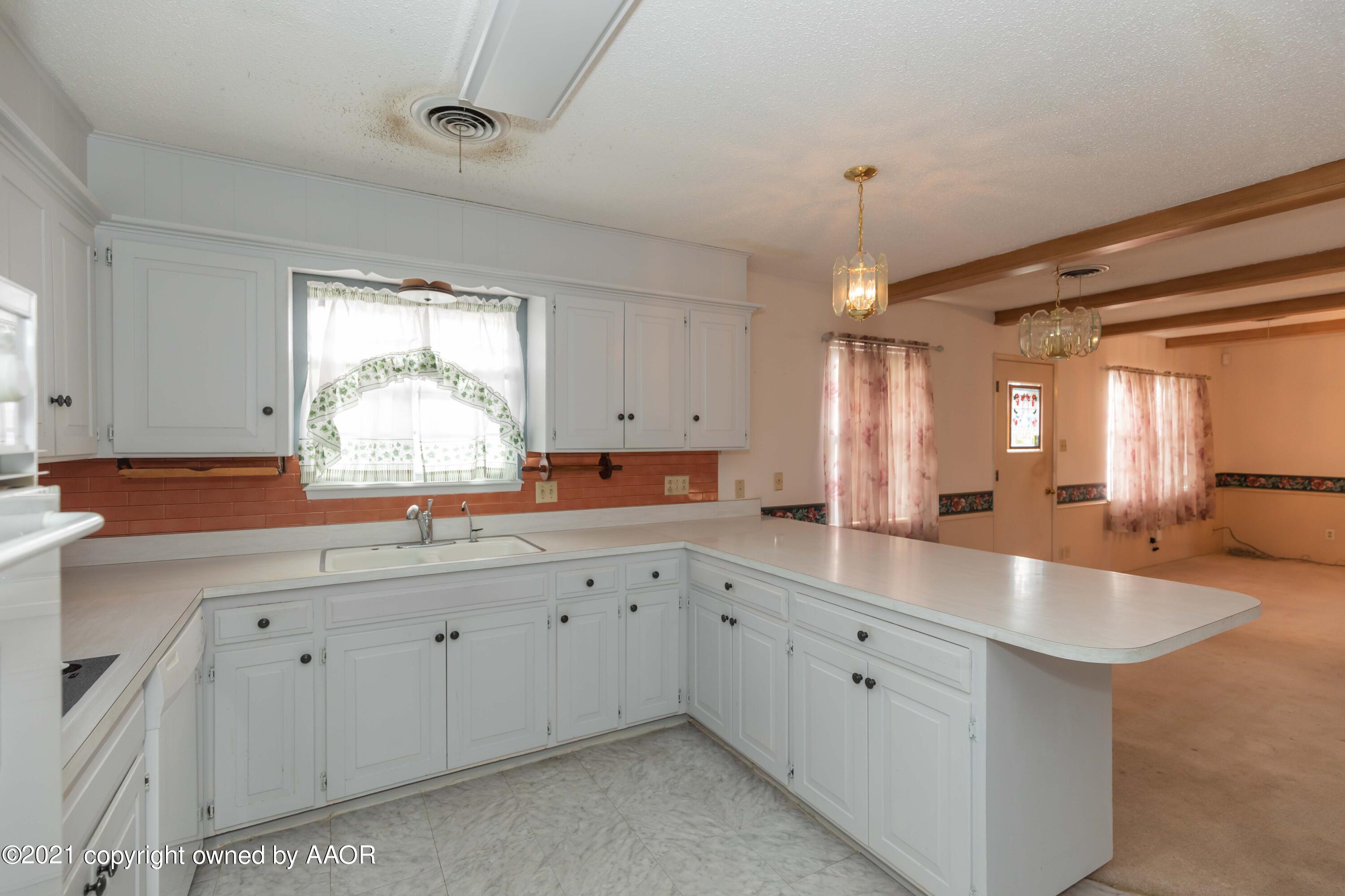 5103 Shield Drive Amarillo, TX 79110 - Photo 10 of 35 KITCHEN VIEW 3