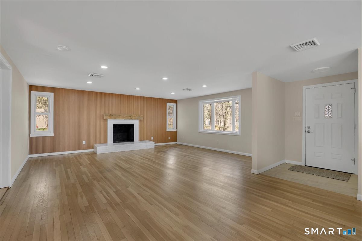 822 Slater Road New Britain, CT 06053 - Photo 6 of 33