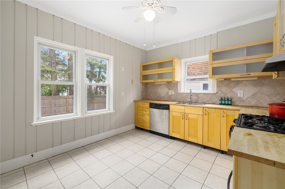 31 Windsor Road, Unit 1 Cranston, RI 02905 - Photo 24 of 44