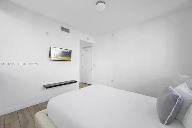 $757,000 | 999 Southwest 1st Avenue, Unit 1514, Miami, FL 33130