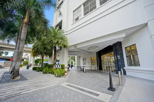 $757,000 | 999 Southwest 1st Avenue, Unit 1514, Miami, FL 33130