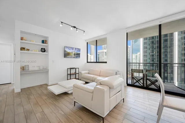 $757,000 | 999 Southwest 1st Avenue, Unit 1514, Miami, FL 33130
