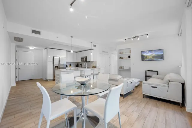 $757,000 | 999 Southwest 1st Avenue, Unit 1514, Miami, FL 33130