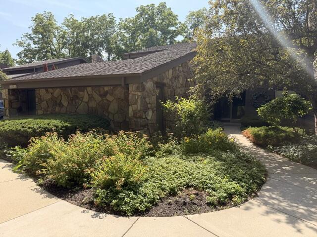235 Elm Grove Road, Unit A Brookfield, WI 53005 - Photo 38 of 41 Front Walkway