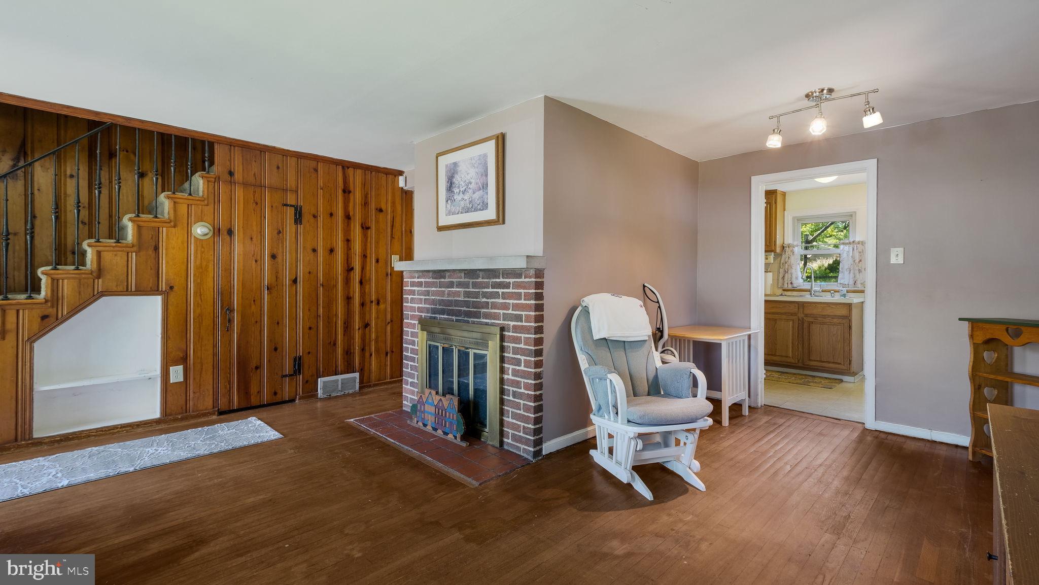 2340 Triebel Road Abington, PA 19001 - Photo 5 of 27 Gallery Image 5