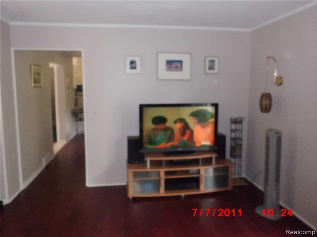 941 Lake Shore Road Grosse Pointe, MI 48236 - Photo 8 of 16 CIMG0405